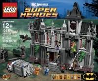 Фото к инструкции LEGO Super Heroes 10937 Batman: Arkham Asylum Breakout (Бэтмэн: Побег из психиатрической клиники Аркхэм)